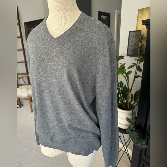 Theory women’s charcoal gray sweater, size XL - Picture 3 of 9